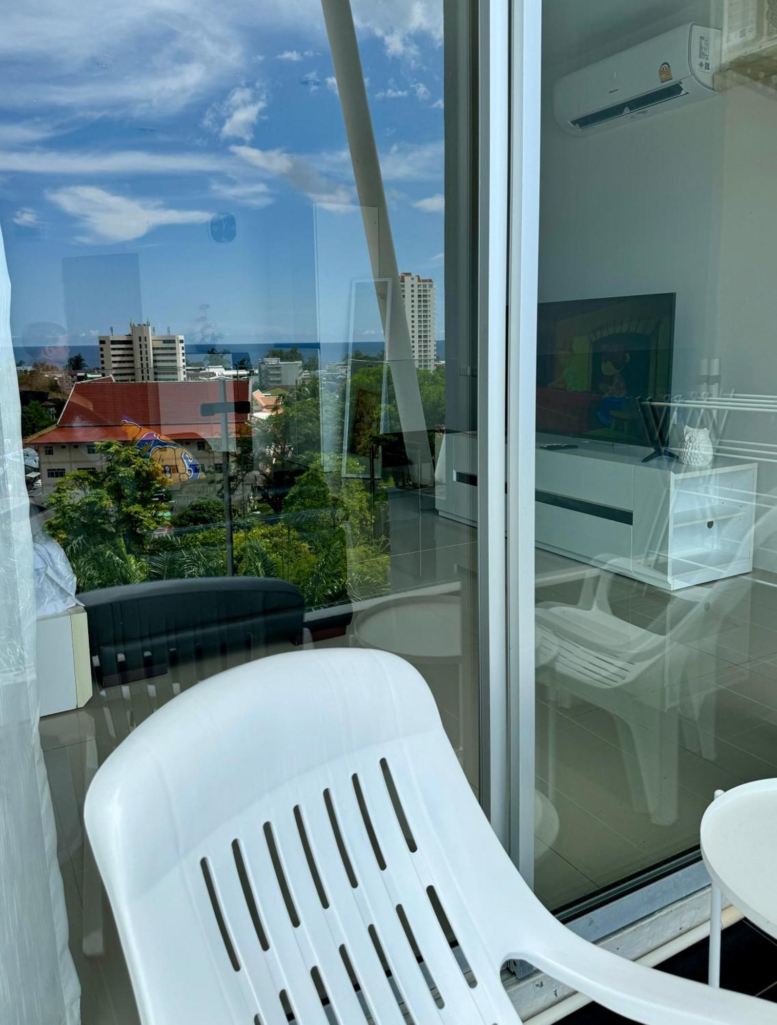 Sea View Studio At Chic Condo, Karon Beach Exterior photo